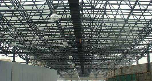 富锦听网架公司的名目师阐述其网架的季节个性